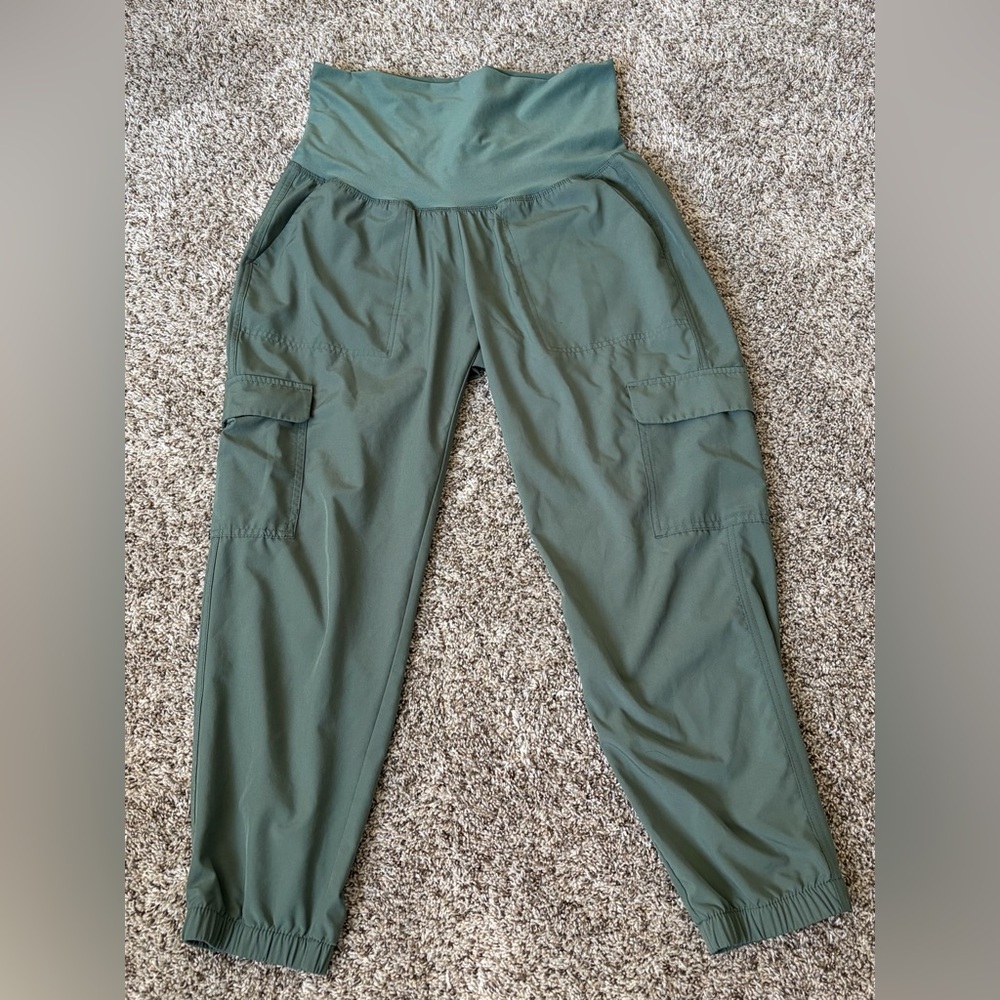 Old Navy women’s maternity joggers